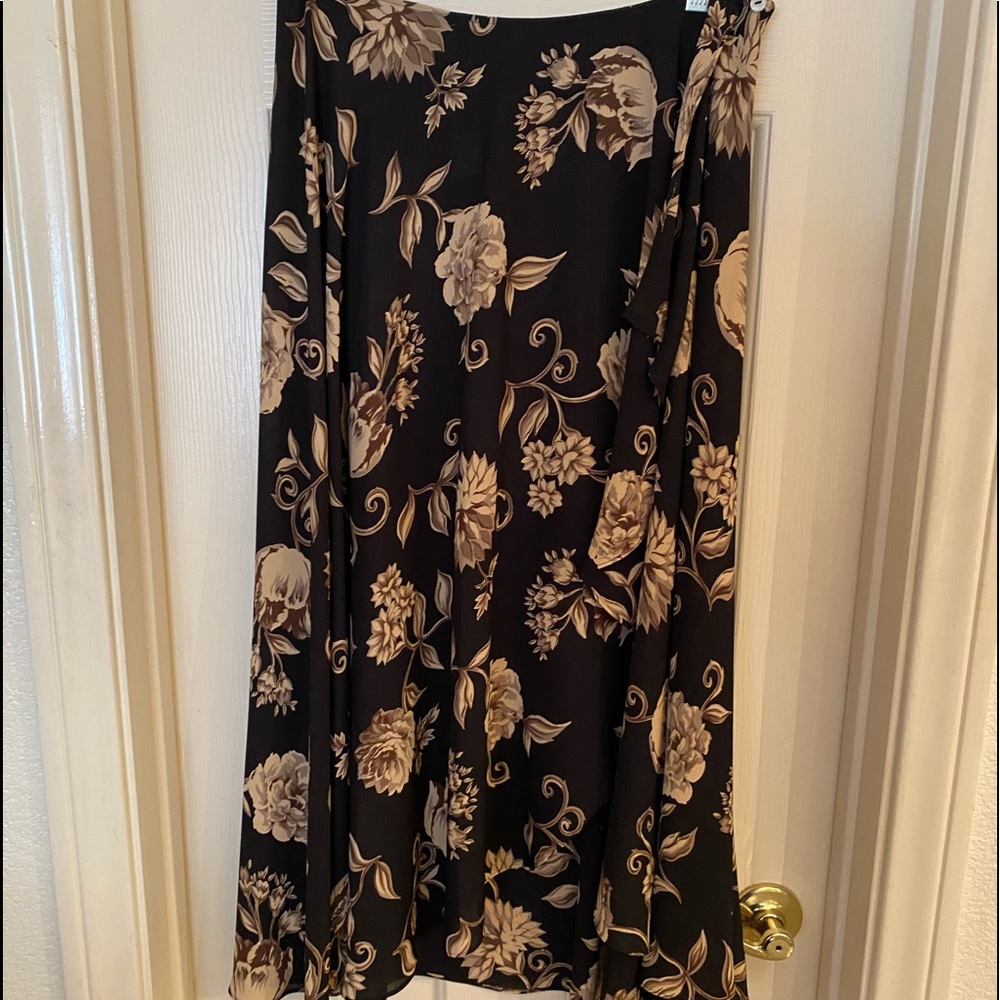 Liz Claiborne Flowing ruffle skirt size PS
